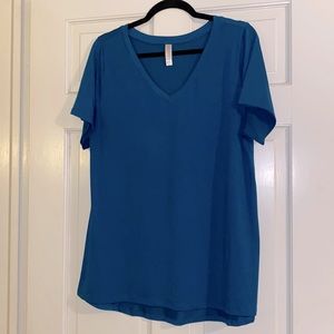 NWOT Lularoe Classic tee